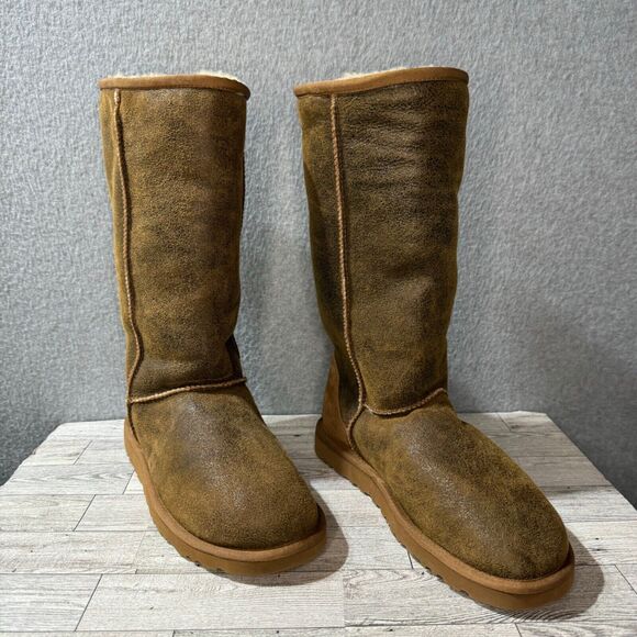 UGG Boots Women's Chesnut Classic Bomber Tall Sheepskin Logo